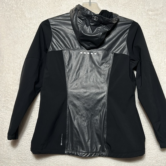 Ogio endurance, lightweight shell, Coors, light logo, hooded jacket, size medium - Picture 3 of 7